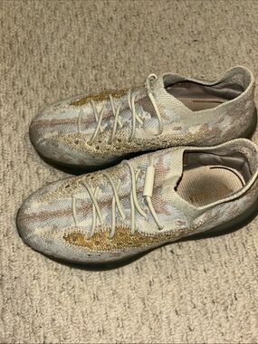 Yeezy kids  Knit Sneakers in Sand, Gold & Cream size 2.5